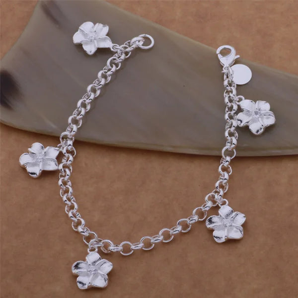 Silver Charm Bracelets, a Symbol of Luck: Trendy and High-Quality Jewellery Adorned with Five Flowers, Perfect for Women with a Fashionable Taste